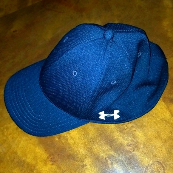 Gently worn once or twice Under Armour Black BB Cap - Picture 1 of 8